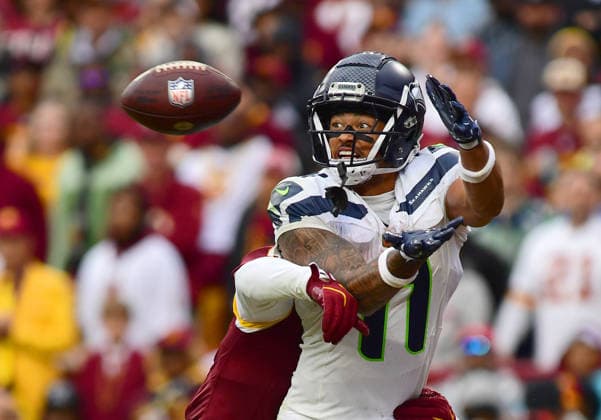 LANDOVER, MD - SEPTEMBER 27: Seahawks wide receiver Jaxon Smith-Njigba (11) catches his second touchdown catch of the game in the end zone during the fourth quarter while Washington cornerback Amik Robertson (2) covers him during the Seattle Seahawks versus Washington Commanders National Football League game at Northwest Stadium on September 27, 2026 in Landover, MD. (Photo by Randy Litzinger Icon Sportswire) NFL, American Football Herren, USA SEP 27 Seahawks at Commanders EDITORIAL USE ONLY Icon9662609270956