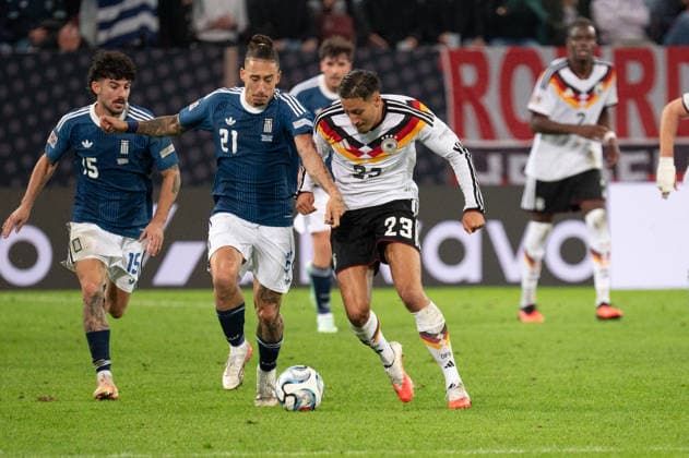 GER, Bavaria, Augsburg, Soccer, Germany vs. Greece, at the WWK Arena, Augsburg, UEFA Nations League, Matchday 2, Group Stage, September 27, 2026, From left: Kostas Tsimikas (Greece), 21, Younes Ebnoutalib (Germany), 23, in a tackle. DFL and DFB regulations prohibit any use of photographs as image sequences and or quasi-video, Copyright: HMB-Media MichaelxNibel
