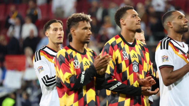 September 27, 2026, xrekx, Soccer, UEFA Nations League, Germany vs. Greece, Younes Ebnoutalib, Germany thanks the fans, the player thanks the fans for their support, Augsburg