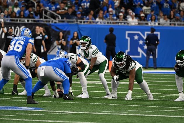 DETROIT, MI - SEPTEMBER 27: New York Jets quarterback Geno Smith (7) calls signals during the first drive of the game in the Detroit Lions versus New York Jets game on Sunday September 27, 2026 at Ford Field in Detroit, MI. (Photo by Steven King Icon Sportswire) NFL, American Football Herren, USA SEP 27 Jets at Lions EDITORIAL USE ONLY Icon2582026092700013