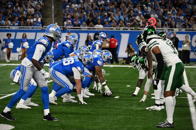 DETROIT, MI - SEPTEMBER 27: Detroit Lions quarterback Jared Goff (16) calls plays at the line of scrimmage during the Detroit Lions versus New York Jets game on Sunday September 27, 2026 at Ford Field in Detroit, MI. (Photo by Steven King Icon Sportswire) NFL, American Football Herren, USA SEP 27 Jets at Lions EDITORIAL USE ONLY Icon2582026092700059