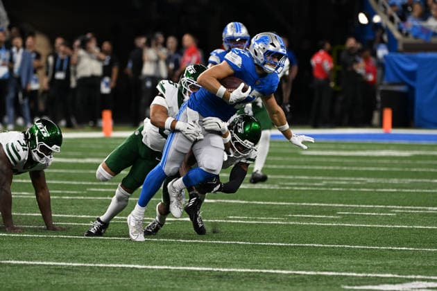 DETROIT, MI - SEPTEMBER 27: Detroit Lions tight end Sam LaPorta (87) is tackled after a long gain during the Detroit Lions versus New York Jets game on Sunday September 27, 2026 at Ford Field in Detroit, MI. (Photo by Steven King Icon Sportswire) NFL, American Football Herren, USA SEP 27 Jets at Lions EDITORIAL USE ONLY Icon2582026092700280
