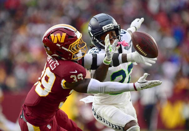 LANDOVER, MD - SEPTEMBER 27: Washington safety Jeremy Reaves (39) defends a deep pass intended for Seahawks wide receiver Rashid Shaheed (22) with 4:17 left in the fourth quarter during the Seattle Seahawks versus Washington Commanders National Football League game at Northwest Stadium on September 27, 2026 in Landover, MD. (Photo by Randy Litzinger Icon Sportswire) NFL, American Football Herren, USA SEP 27 Seahawks at Commanders EDITORIAL USE ONLY Icon9662609271128