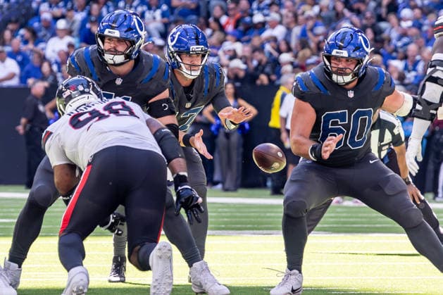 September 27, 2026, Indianapolis, Indiana, U.S: Indianapolis Colts quarterback Daniel Jones (17) takes the snap during the game between the Houston Texans and the Indianapolis Colts at Lucas Oil Stadium, Indianapolis, Indiana. Indianapolis U.S - ZUMAs304 20260927_zaf_s304_026 Copyright: xScottxStuartx