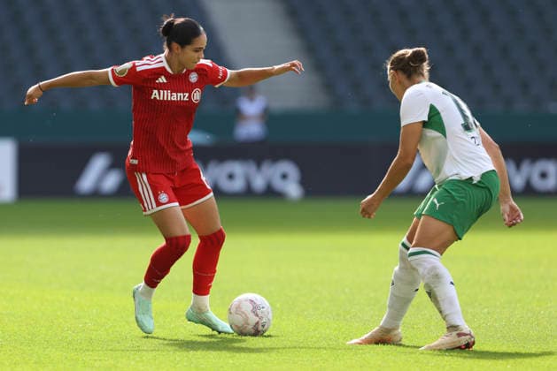 Kassandra Potsi of FC Bayern Munich and Yvonne Zielinski of Borussia Mönchengladbach battle for the ball during the DFB Women s Cup match between Borussia Mönchengladbach and FC Bayern Munich at Borussia Park on September 27, 2026, in Mönchengladbach, Germany. Photo by Oliver Kaelke, DeFodi Images. Kassandra Potsi of FC Bayern Munich and Yvonne Zielinski of Borussia Mönchengladbach battle for the ball during the DFB Women’s Cup match between Borussia Mönchengladbach and FC Bayern Munich at ista Borussia Park on September 27, 2026 in Mönchengladbach, Germany. Photo by Oliver Kaelke, DeFodi Images. DFB and DFL regulations prohibit any use of photographs as image sequences and or quasi-video. Photo by Oliver Kaelke, DeFodi Images.