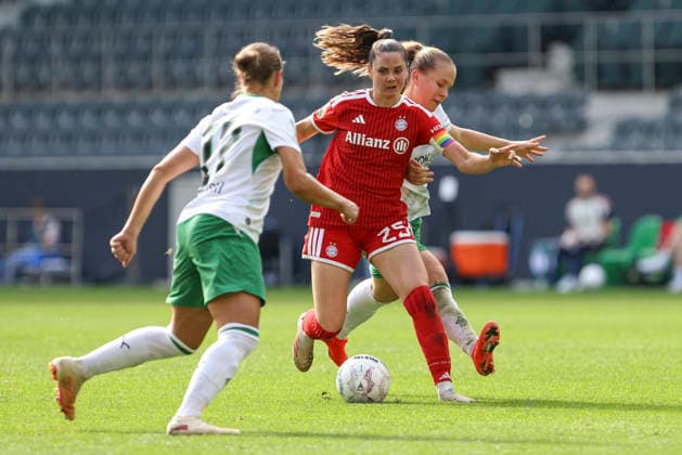 Sarah Zadrazil of FC Bayern Munich and Luca Graf of Borussia Mönchengladbach battle for the ball during the DFB Women s Cup match between Borussia Mönchengladbach and FC Bayern Munich at Borussia Park on September 27, 2026, in Mönchengladbach, Germany. Photo by Oliver Kaelke, DeFodi Images. Sarah Zadrazil of FC Bayern Munich and Luca Graf of Borussia Mönchengladbach battle for the ball during the DFB Women’s Cup match between Borussia Mönchengladbach and FC Bayern Munich at ista Borussia Park on September 27, 2026 in Mönchengladbach, Germany. Photo by Oliver Kaelke, DeFodi Images. DFB and DFL regulations prohibit any use of photographs as image sequences and or quasi-video. Photo by Oliver Kaelke, DeFodi Images.
