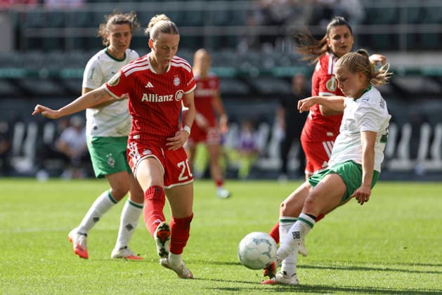 Franziska Kett of FC Bayern Munich and Luca Graf of Borussia Mönchengladbach in a tackle during the DFB Women s Cup match between Borussia Mönchengladbach and FC Bayern Munich, taken at Borussia Park on September 27, 2026, in Mönchengladbach, Germany. Photo by Oliver Kaelke, DeFodi Images. Franziska Kett of FC Bayern Munich and Luca Graf of Borussia Mönchengladbach battle for the ball during the DFB Women’s Cup match between Borussia Mönchengladbach and FC Bayern Munich at ista Borussia Park on September 27, 2026 in Mönchengladbach, Germany. Photo by Oliver Kaelke, DeFodi Images. DFB and DFL regulations prohibit any use of photographs as image sequences and or quasi-video. Photo by Oliver Kaelke, DeFodi Images.