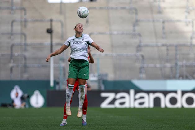 Yvonne Zielinski of Borussia Mönchengladbach and Giulia Gwinn of FC Bayern Munich battle for the ball during the DFB Women s Cup match between Borussia Mönchengladbach and FC Bayern Munich at Borussia Park in Mönchengladbach on September 27, 2026, Germany. Photo by Oliver Kaelke, DeFodi Images. Yvonne Zielinski of Borussia Mönchengladbach and Giulia Gwinn of FC Bayern Munich battle for the ball during the DFB Women’s Cup match between Borussia Mönchengladbach and FC Bayern Munich at ista Borussia Park on September 27, 2026 in Mönchengladbach, Germany. Photo by Oliver Kaelke, DeFodi Images. DFB and DFL regulations prohibit any use of photographs as image sequences and or quasi-video. Photo by Oliver Kaelke, DeFodi Images.