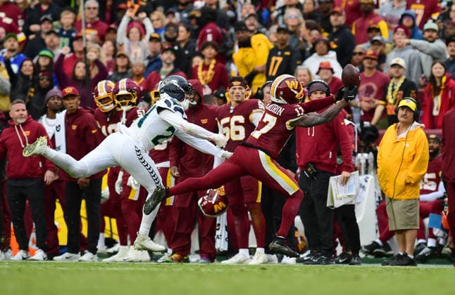 LANDOVER, MD - SEPTEMBER 27: Commanders wide receiver Terry McLaurin (17) makes a fingertip catch along the Commanders sideline but was ruled out of bounds after review during the Seattle Seahawks versus Washington Commanders National Football League game at Northwest Stadium on September 27, 2026 in Landover, MD. (Photo by Randy Litzinger Icon Sportswire) NFL, American Football Herren, USA SEP 27 Seahawks at Commanders EDITORIAL USE ONLY Icon9662609270842