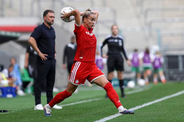 Giulia Gwinn of FC Bayern Munich taking a throw-in during the DFB Women s Cup match between Borussia Mönchengladbach and FC Bayern Munich at ista Borussia Park on September 27, 2026, in Mönchengladbach, Germany Photo by Oliver Kaelke, DeFodi Images Giulia Gwinn of FC Bayern Munich taking a throw-in during the DFB Women’s Cup match between Borussia Mönchengladbach and FC Bayern Munich at ista Borussia Park on September 27, 2026 in Mönchengladbach, Germany. Photo by Oliver Kaelke, DeFodi Images. DFB and DFL regulations prohibit any use of photographs as image sequences and or quasi-video. Photo by Oliver Kaelke, DeFodi Images.
