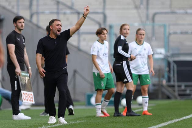 FC Bayern Munich coach Jose Barcala gestures during the DFB Women s Cup match between Borussia Mönchengladbach and FC Bayern Munich at ista Borussia Park on September 27, 2026, in Mönchengladbach, Germany Photo by Oliver Kaelke, DeFodi Images Coach Jose Barcala of FC Bayern Munich gestures during the DFB Women’s Cup match between Borussia Mönchengladbach and FC Bayern Munich at Borussia Park on September 27, 2026 in Mönchengladbach, Germany. Photo by Oliver Kaelke, DeFodi Images. DFB and DFL regulations prohibit any use of photographs as image sequences and or quasi-video. Photo by Oliver Kaelke, DeFodi Images.