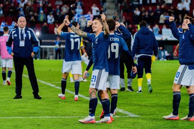 Nations League, Group A, Matchday 2, Germany vs. Greece on September 27, 2026, at the WWK Arena in Augsburg; Konstantinos Tsimikas and Konstantinos Karetsas laugh with joy after the final whistle Copyright: xBahhoxKarax