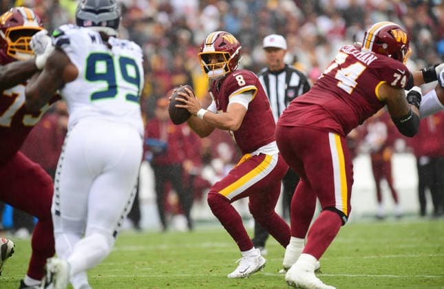 LANDOVER, MD - SEPTEMBER 27: Commanders quarterback Marcus Mariota (8) steps up in the pocket while passing during the Seattle Seahawks versus Washington Commanders National Football League game at Northwest Stadium on September 27, 2026 in Landover, MD. (Photo by Randy Litzinger Icon Sportswire) NFL, American Football Herren, USA SEP 27 Seahawks at Commanders EDITORIAL USE ONLY Icon9662609270128