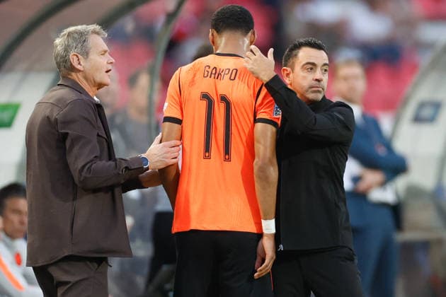 BELGRADE, SERBIA - SEPTEMBER 27: Edwin Goedhart Cody Gakpo of Netherlands coach Xavi Hernandez of Netherlands during the UEFA Nations League match between Serbia and Netherlands at on September 27, 2026 in Belgrade, Serbia.  Copyright: xDijksxMedia MBxMediax