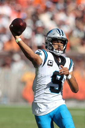 Carolina Panthers quarterback Bryce Young (9) throws a pass against the Cleveland Browns during the fourth quarter at Huntington Bank Field in Cleveland, Ohio on Sunday September 27, 2026. The Browns defeated the Panthers 21-18.  CLE20260927121 AARONxJOSEFCZYK