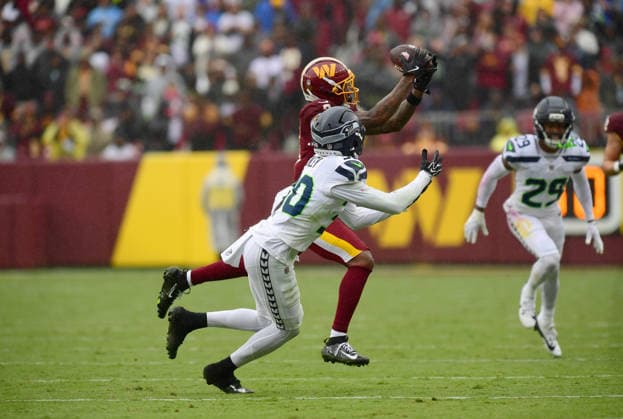 LANDOVER, MD - SEPTEMBER 27: Commanders wide receiver Dyami Brown (6) catches a pass while Seahawks safety A.J. Finley (30) defends during the Seattle Seahawks versus Washington Commanders National Football League game at Northwest Stadium on September 27, 2026 in Landover, MD. (Photo by Randy Litzinger Icon Sportswire) NFL, American Football Herren, USA SEP 27 Seahawks at Commanders EDITORIAL USE ONLY Icon9662609270271