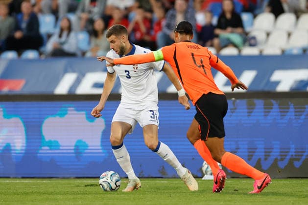 BELGRADE, SERBIA - SEPTEMBER 27: Strahinja Pavlovic of Serbia Virgil van Dijk of Netherlands during the UEFA Nations League match between Serbia and Netherlands at on September 27, 2026 in Belgrade, Serbia.  Copyright: xDijksxMedia MBxMediax