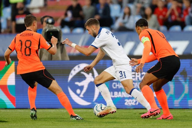 BELGRADE, SERBIA - SEPTEMBER 27: Joey Veerman of Netherlands Strahinja Pavlovic of Serbia Virgil van Dijk of Netherlands during the UEFA Nations League match between Serbia and Netherlands at on September 27, 2026 in Belgrade, Serbia.  Copyright: xDijksxMedia MBxMediax