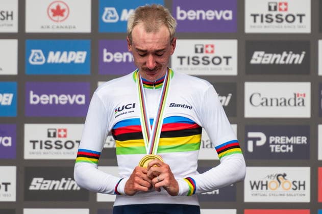 UCI Road cycling, Rad, Radsport, Strasse World Championships in Montreal - Men s Road Race Brandon McNulty of United States celebrates his gold medal on the podium after the Men s Road Race at the UCI Road Cycling World Championships in Montreal, Canada, 27 September 2026. Montreal Canada  Copyright: xEDOUARDxDESROCHESx
