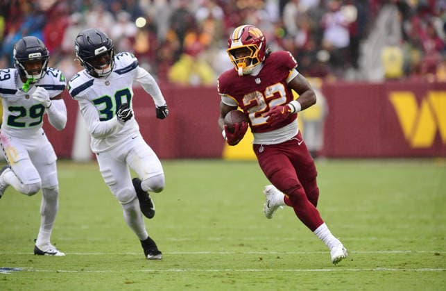 LANDOVER, MD - SEPTEMBER 27: Commanders running back Jacory Croskey-Merritt (22) runs during the Seattle Seahawks versus Washington Commanders National Football League game at Northwest Stadium on September 27, 2026 in Landover, MD. (Photo by Randy Litzinger Icon Sportswire) NFL, American Football Herren, USA SEP 27 Seahawks at Commanders EDITORIAL USE ONLY Icon9662609270231