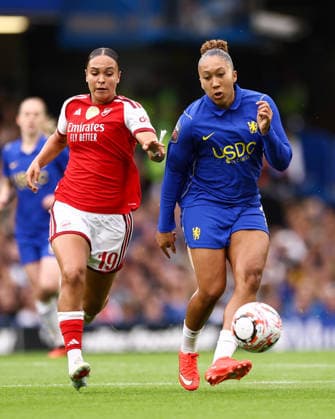 Chelsea gegen Arsenal Women, 27. September 2026, London Women’s Super League: Chelsea gegen Arsenal. Lauren James von Chelsea und Lisa Baum von Arsenal. Foto: Jacques Feeney, Offside, London, Großbritannien  Copyright: xJacquesxFeeneyx xOffsidexOffside