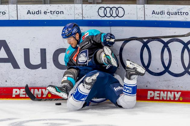 Ingolstadt, Germany, September 27, 2026 PENNY DEL 2026–2027, Game 4: ERC Ingolstadt vs. Adler Mannheim. Pictured: Leon Hüttl (Huettl) of ERC Ingolstadt on the ice after a check at Saturn Arena in Bavaria. Copyright: xFotostandx xSchäferx