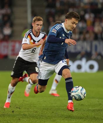 September 27, 2026, Nations League, Germany vs. Greece, WWK Arena Augsburg, Soccer, Sports, Pictured: Joshua Kimmich (FC Bayern Munich) vs. Konstantinos Karetsas (Greece)