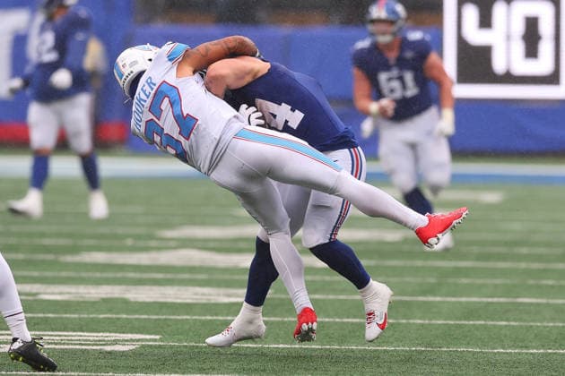 EAST RUTHERFORD, NJ - SEPTEMBER 27: Cam Skattebo 44 of the New York Giants runs into Amani Hooker 37 of the Tennessee Titans during the game at MetLife Stadium on September 27, 2026 in East Rutherford, New Jersey. (Photo by Rich Graessle Icon Sportswire) NFL, American Football Herren, USA SEP 27 Titans at Giants EDITORIAL USE ONLY Icon262092732393