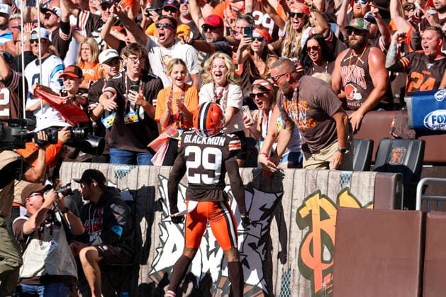 CLEVELAND, OH - SEPTEMBER 27: Cleveland Browns cornerback Mekhi Blackmon (29) celebrates with the Browns fans in the Dawg Pound after making a stop on fourth down during the fourth quarter of the National Football League game between the Carolina Panthers and Cleveland Browns on September 27, 2026, at Huntington Bank Field in Cleveland, OH. (Photo by Frank Jansky Icon Sportswire) NFL, American Football Herren, USA SEP 27 Panthers at Browns EDITORIAL USE ONLY Icon260927041