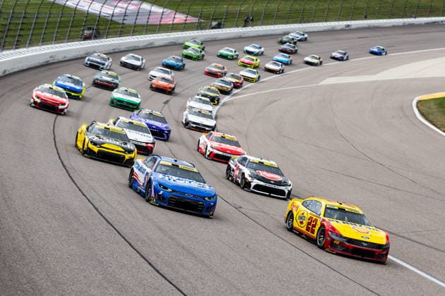 KANSAS CITY, KS - SEPTEMBER 27: Joey Logano ( 22 Team Penske Ford) and Kyle Larson ( 5 Hendrick Motorsports Chevrolet) lead the field through turns one and two at the start of the NASCAR, Motorsport, USA Cup Series Playoffs Hollywood Casino 400 on Sunday, September 27, 2026, at Kansas Speedway in Kansas City, KS. (Photo by Kyle Ocker Icon Sportswire) AUTO: SEP 27 NASCAR Cup Series Playoffs Hollywood Casino 400 EDITORIAL USE ONLY Icon260926002