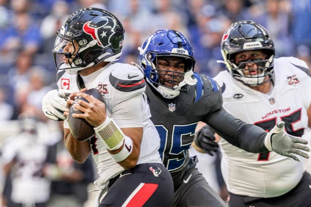 September 27, 2026, Indianapolis, Indiana, U.S: Houston Texans quarterback C.J. Stroud (7) is wrapped up by Indianapolis Colts defensive lineman Adetomiwa Adebawore (95) for a sack during the game between the Houston Texans and the Indianapolis Colts at Lucas Oil Stadium, Indianapolis, Indiana. NFL, American Football Herren, USA 2026 Colts 19-17 Texans  - ZUMAs304 20260927_zaf_s304_047 Copyright: xScottxStuartx