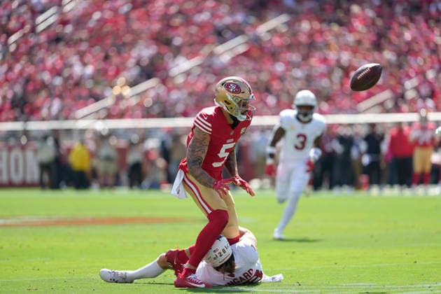 September 27, 2026, Santa Clara, Calif, USA: NFL, American Football Herren, USA 2026 49ers vs. Cardinals. Mike Evans (5) after a reception tosses the ball to San Francisco 49ers Deebo Samuel Sr. (19) for a TD In NFL action at Levi s Stadium. 0260927. NFL 2026: 49ers Vs. Cardinals.  - ZUMAk13_ 20260927_zap_k13_002 Copyright: xPaulxKurodax