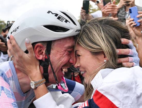 September 27, 2026, Montreal, Pq, CANADA: Brandon McNulty, of the United States, is hugged by his wife Summer after winning the men s elite road race at the UCI Road World Championships cycling event in Montreal on Sunday, Sept. 27, 2026. Canada News - September 27, 2026  - ZUMAc35_ 20260927_zaf_c35_094 Copyright: xGrahamxHughesx