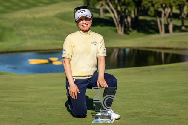 September 27, 2026, Rogers, Arkansas, USA: YUNA NISHIMURA poses with the trophy after winning the Walmart NW Arkansas Championship at Pinnacle Country Club. LPGA, Golf Damen 2026: Nishimura Wins Walmart NW Arkansas Championship  - ZUMAw173 20260927_zsp_w173_001 Copyright: xLukexWelshx
