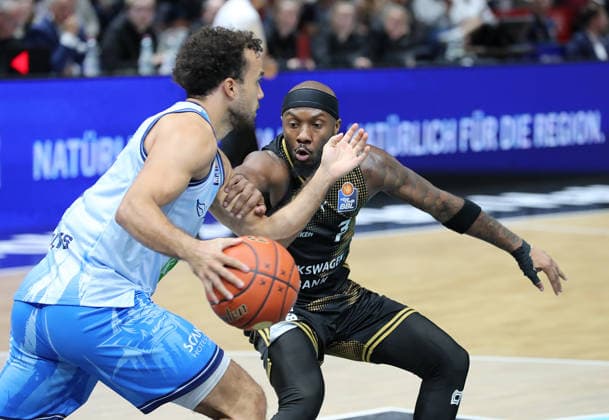 Elias Baggette, Rostock Seawolves; Dejour Reaves, Basketball Löwen Braunschweig; Men s Basketball, 2026–2027 Season; easyCredit Basketball Bundesliga; Basketball Löwen Braunschweig vs. Rostock Seawolves, 83–82