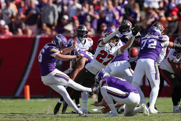 Sep 27, 2026; Tampa, FL, USA; Tampa Bay Buccaneers cornerback Zyon McCollum (27) nearly blocks a field goal by Minnesota Vikings kicker Will Reichard (16) during an NFL, American Football Herren, USA football game between the Minnesota Vikings and Tampa Bay Buccaneers at Raymond James Stadium in Tampa, Florida. Mandatory Credit: Taylor McFee-Cal Media Tampa USA - ZUMAc04_ 20260927_zma_c04_070 Copyright: xTaylorxMcfeex