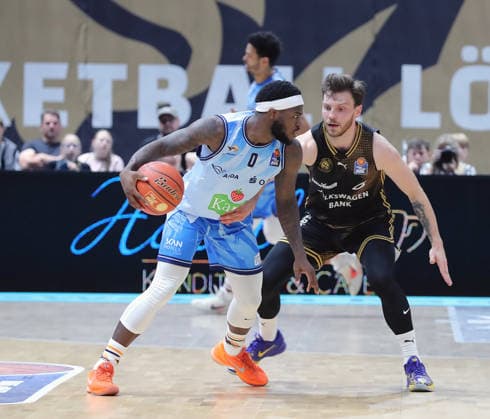 Tj Crockett Jr., Rostock Seawolves; Ferdinand Zylka, Basketball Löwen Braunschweig; Men s Basketball, 2026–2027 Season; easyCredit Basketball Bundesliga; Basketball Löwen Braunschweig vs. Rostock Seawolves, 83–82