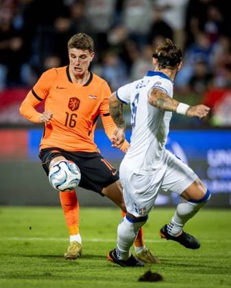 BELGRADE - Guus Til of the Netherlands, Nemanja Gudelj of Serbia (lr) during the UEFA Nations League match between Serbia and the Netherlands at the Rajko MitiÄ‡ Stadium on 27 September 2026 in Belgrade. ANP KOEN VAN WEEL xVIxANPxSportx xxANPxIVx 570475493 originalFilename: 570475493.jpg