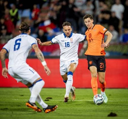 BELGRADE - Nemanja Gudelj of Serbia, Strahinja ErakoviÄ‡ of Serbia, Ruben van Bommel of the Netherlands (lr) during the UEFA Nations League match between Serbia and the Netherlands at the Rajko MitiÄ‡ Stadium on 27 September 2026 in Belgrade. ANP KOEN VAN WEEL xVIxANPxSportx xxANPxIVx 570475527 originalFilename: 570475527.jpg