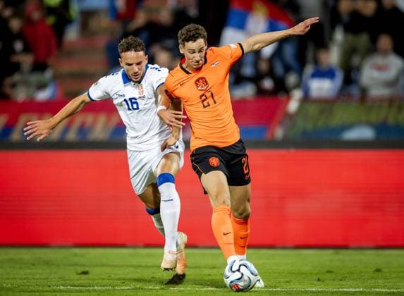 BELGRADE - Strahinja ErakoviÄ‡ of Serbia, Ruben van Bommel of the Netherlands (lr) during the UEFA Nations League match between Serbia and the Netherlands at the Rajko MitiÄ‡ Stadium on 27 September 2026 in Belgrade. ANP KOEN VAN WEEL xVIxANPxSportx xxANPxIVx 570475541 originalFilename: 570475541.jpg