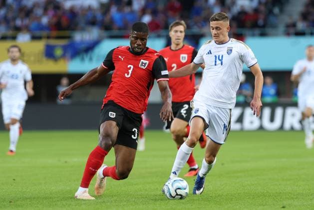27.09.2026 - SOCCER - 2026 27 UEFA NATIONS LEAGUE, League B - Group B3, Round 2, Austria vs Kosovo Kevin Danso (Austria) and Baton Zabergja (Kosovo) in one-on-one Vienna Ernst-Happel-Stadion Vienna Austria Copyright: xYigitxOermexYigitxOermex