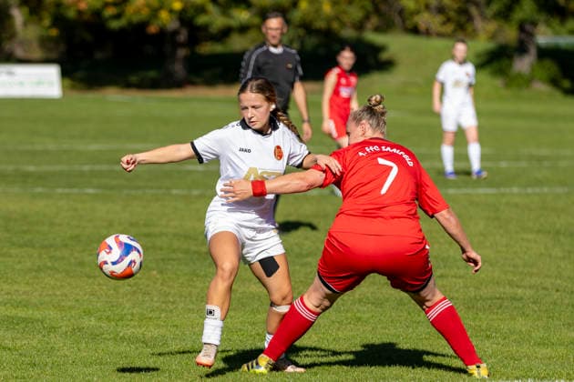 Thuringia Cup Round of 16, Women s Division 1: FFC Saalfeld vs. 1 FFV Erfurt, Saalfeld, September 27, 2026. Kira Hasenbein (15) of FFV Erfurt vs. Elisa Jacob (7) of FFC Saalfeld. Thuringia Cup Round of 16, Women s Division 1 FFC Saalfeld vs. 1 FFV Erfurt, Main Field, Lok Sports Field, September 27, 2026 Copyright: xBEAUTIFULxSPORTS Duehringx