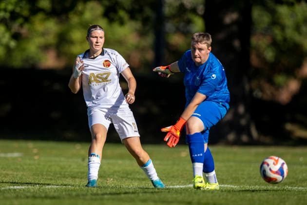 Thuringia Cup Women s Round of 16: 1 FFC Saalfeld vs. 1 FFV Erfurt, Saalfeld, September 27, 2026. Goal by Laura Krug (11 ) for 1 FFV Erfurt against Lynn Schlegel (1 ) for 1 FFC Saalfeld. Thuringia Cup Women s Round of 16 1 FFC Saalfeld vs. 1 FFV Erfurt Main Field, Lok Sports Field, September 27, 2026 Copyright: xBEAUTIFULxSPORTS Duehringx