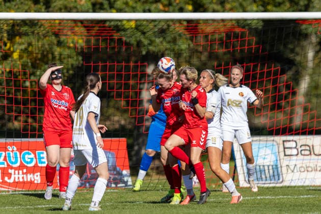 Thuringia Cup Round of 16, Women s Division 1: FFC Saalfeld vs. 1 FFV Erfurt, Saalfeld, September 27, 2026. Lucy Schalk (14, FFC Saalfeld) has the ball, and Annett Hempel (5, FFC Saalfeld) is just to her right. Thuringia Cup Round ofRound of 16 Women’s 1 FFC Saalfeld vs. 1 FFV Erfurt Main Field, Lok Sports Field, September 27, 2026 Copyright: xBEAUTIFULxSPORTS Duehringx