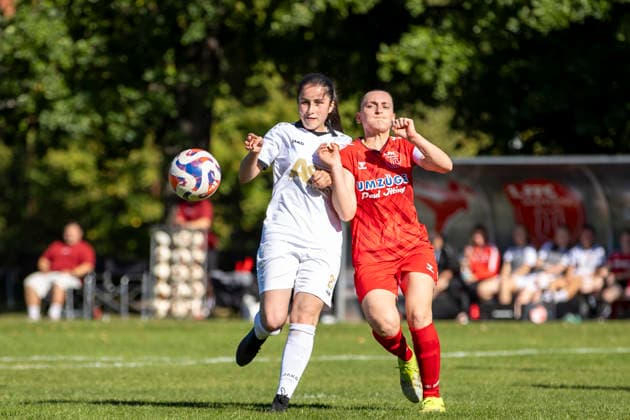 Thuringia Cup Women s Round of 16: 1 FFC Saalfeld vs. 1 FFV Erfurt, Saalfeld, September 27, 2026; Samira Visargova (22, 1 FFV Erfurt) vs. Lucy Schalk (14, 1 FFC Saalfeld); Thuringia Cup Women s Round of 16 1 FFC Saalfeld vs. 1 FFV Erfurt Main Field, Lok Sports Field, September 27, 2026 Copyright: xBEAUTIFULxSPORTS Duehringx