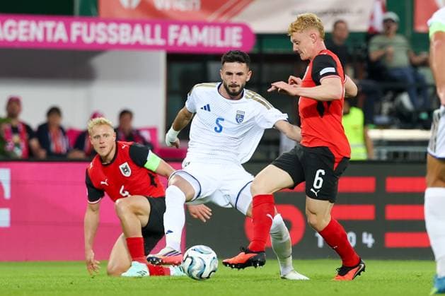 27.09.2026 - SOCCER - 2026 27 UEFA NATIONS LEAGUE, League B - Group B3, Round 2, Austria vs Kosovo Lumbardh Dellova (Kosovo) and Nicolas Seiwald (Austria) in duel Vienna Ernst-Happel-Stadion Vienna Austria Copyright: xYigitxOermexYigitxOermex