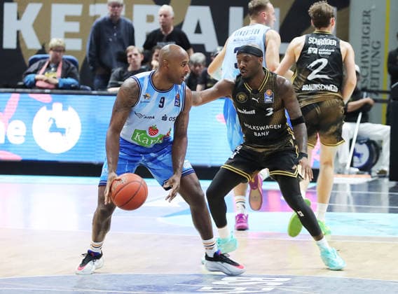 DeAndre Landsdowne, Rostock Seawolves; Dejour Reaves, Basketball Löwen Braunschweig; Men s Basketball, 2026–2027 Season; easyCredit Basketball Bundesliga; Basketball Löwen Braunschweig vs. Rostock Seawolves, 83–82