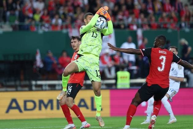 27.09.2026 - SOCCER - 2026 27 UEFA NATIONS LEAGUE, League B - Group B3, Round 2, Austria vs Kosovo Maximilian Wober (Austria) saves the ball Vienna Ernst-Happel-Stadion Vienna Austria Copyright: xYigitxOermexYigitxOermex