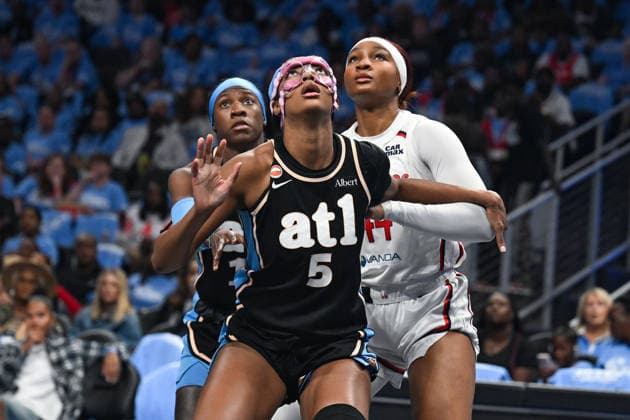 ATLANTA, GA - SEPTEMBER 27: Atlanta forward Angel Reese (5) wears a mask while battling for a rebound during the WNBA, Basketball Damen, USA first round playoff game between the Washington Mystics and the Atlanta Dream on September 27th, 2026 at State Farm Arena in Atlanta, GA. (Photo by Rich von Biberstein Icon Sportswire) WNBA: SEP 27 Playoffs Washington Mystics at Atlanta Dream EDITORIAL USE ONLY Icon260927001