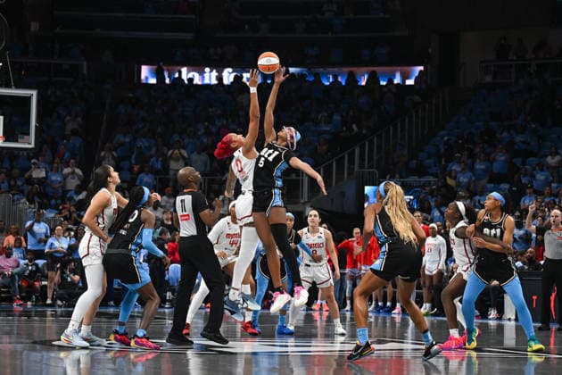 ATLANTA, GA - SEPTEMBER 27: The opening tip between Washington center Shakira Austin (0) and Atlanta forward Angel Reese (5) during the WNBA, Basketball Damen, USA first round playoff game between the Washington Mystics and the Atlanta Dream on September 27th, 2026 at State Farm Arena in Atlanta, GA. (Photo by Rich von Biberstein Icon Sportswire) WNBA: SEP 27 Playoffs Washington Mystics at Atlanta Dream EDITORIAL USE ONLY Icon260927003